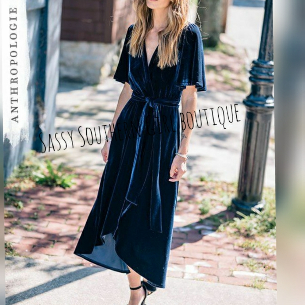 🆕⭐ Gorgeous blue velvet wrap maxi dress